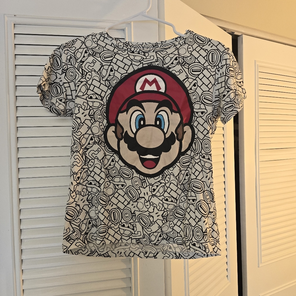 Mario t-shirt 10-12 - only until 06/10